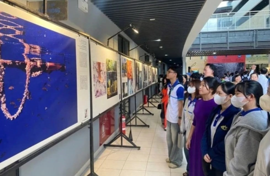  Photo exhibition depicts environmental challenges in Southeast Asia 